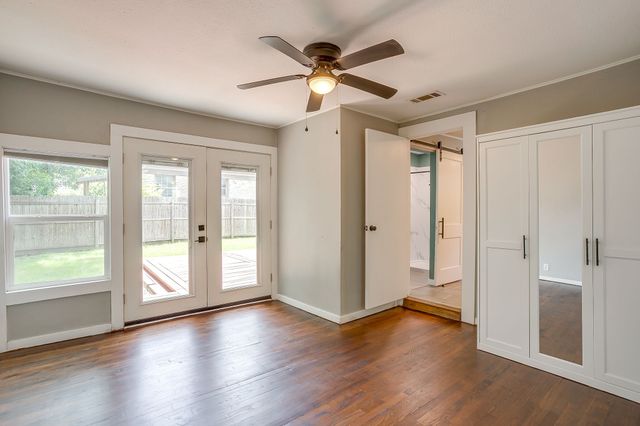 3221 8th Avenue, Fort Worth, TX 76110