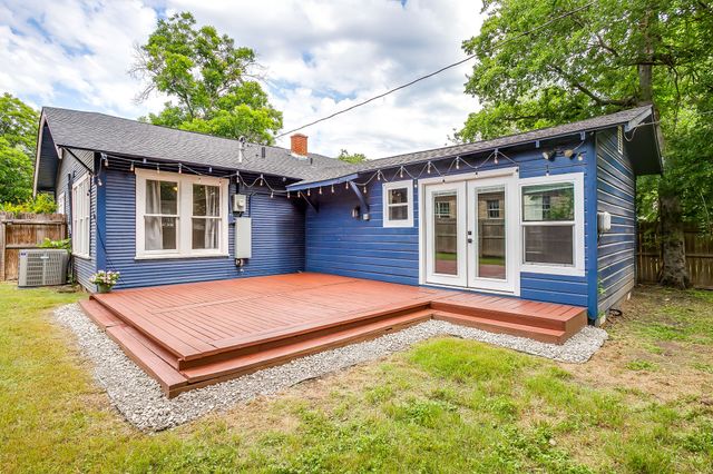 3221 8th Avenue, Fort Worth, TX 76110