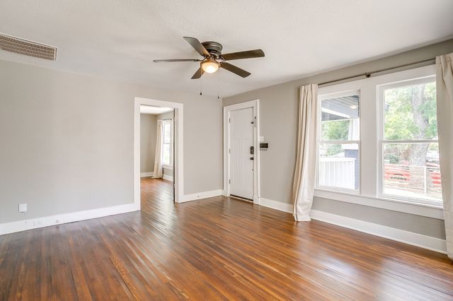 3221 8th Avenue, Fort Worth, TX 76110