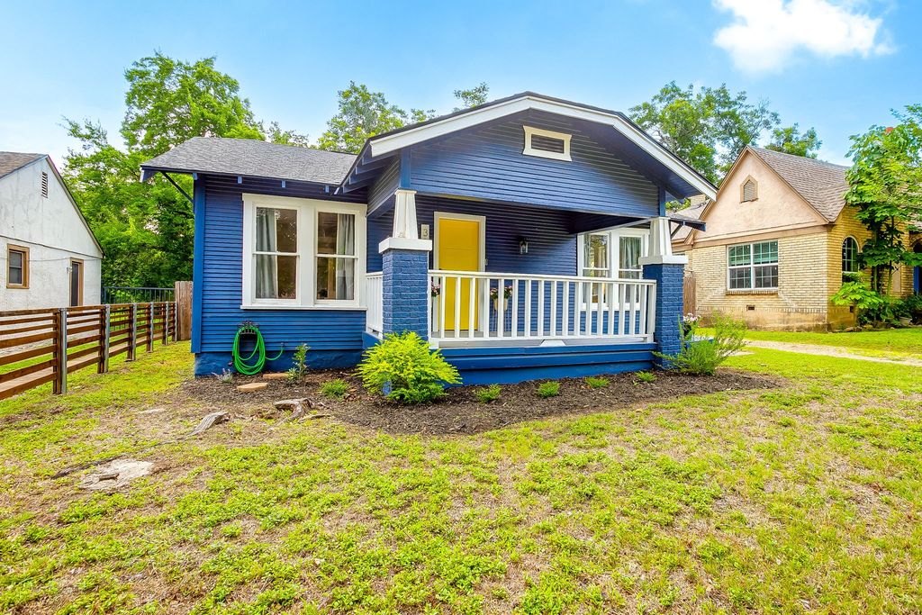 3221 8th Avenue, Fort Worth, TX 76110