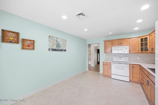 10018 Chenoweth Vista Way, Louisville, KY 40299