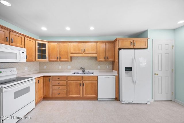 10018 Chenoweth Vista Way, Louisville, KY 40299