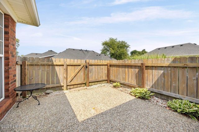 10018 Chenoweth Vista Way, Louisville, KY 40299