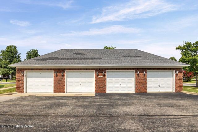 10018 Chenoweth Vista Way, Louisville, KY 40299