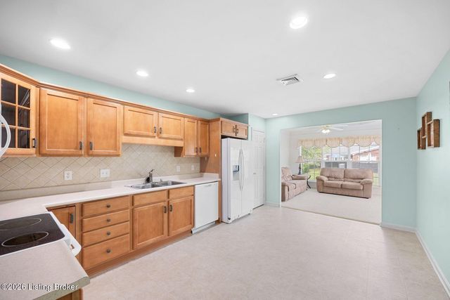 10018 Chenoweth Vista Way, Louisville, KY 40299