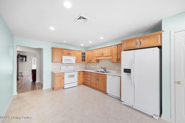 10018 Chenoweth Vista Way, Louisville, KY 40299