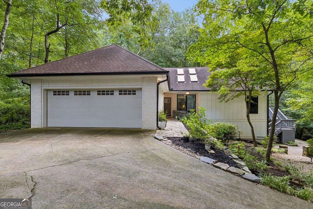 2330 Castle Lane NE, Marietta, GA 30062 — exterior