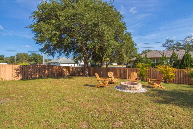 8686 104th Avenue, Vero Beach, FL 32967