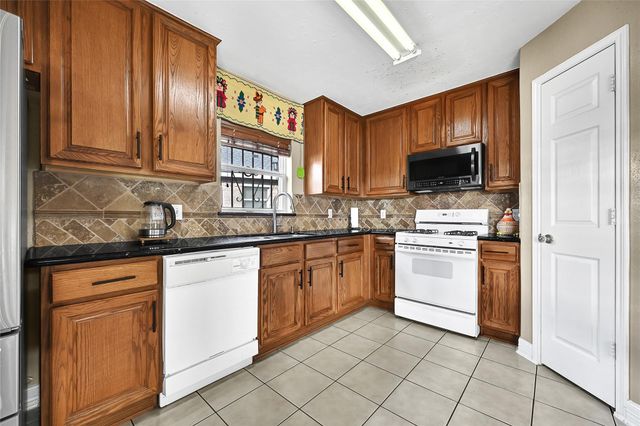 718 Vista Grove Circle, Houston, TX 77073