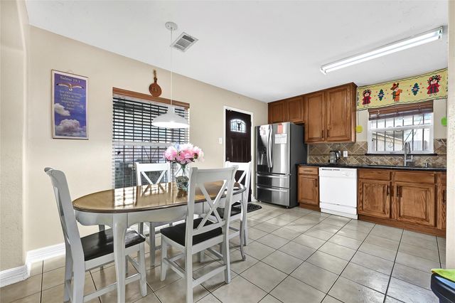 718 Vista Grove Circle, Houston, TX 77073