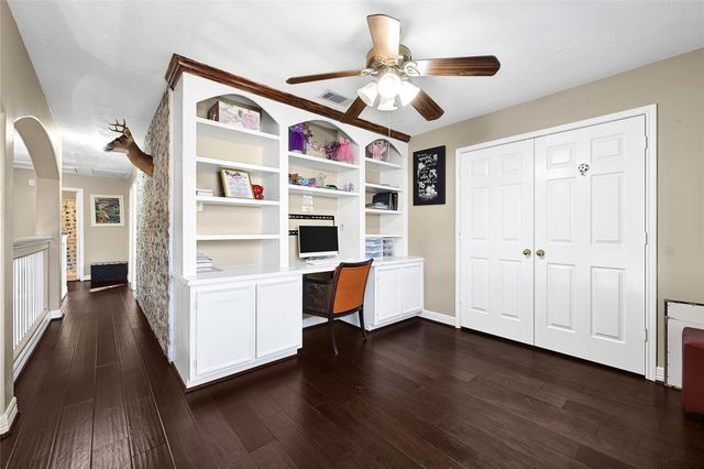 718 Vista Grove Circle, Houston, TX 77073