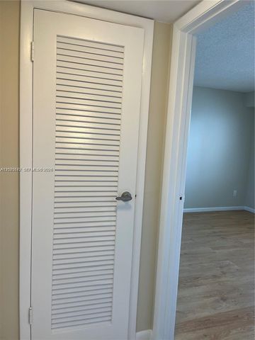3100 W Rolling Hills Cir 502, Davie, FL 33328