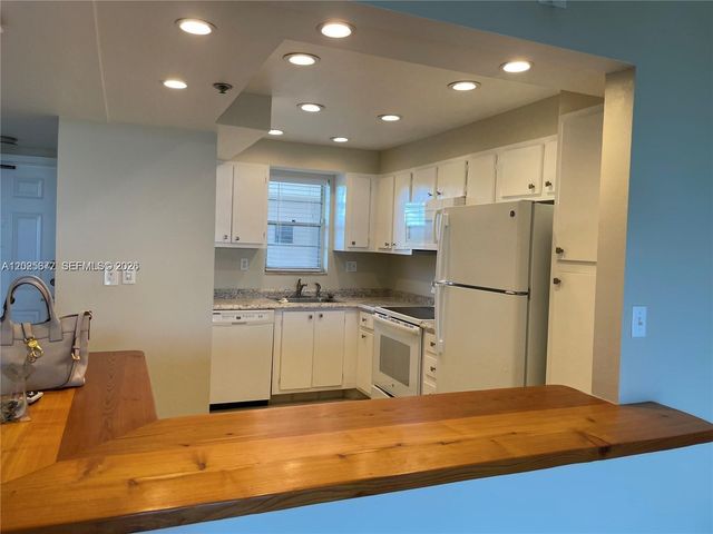 3100 W Rolling Hills Cir 502, Davie, FL 33328