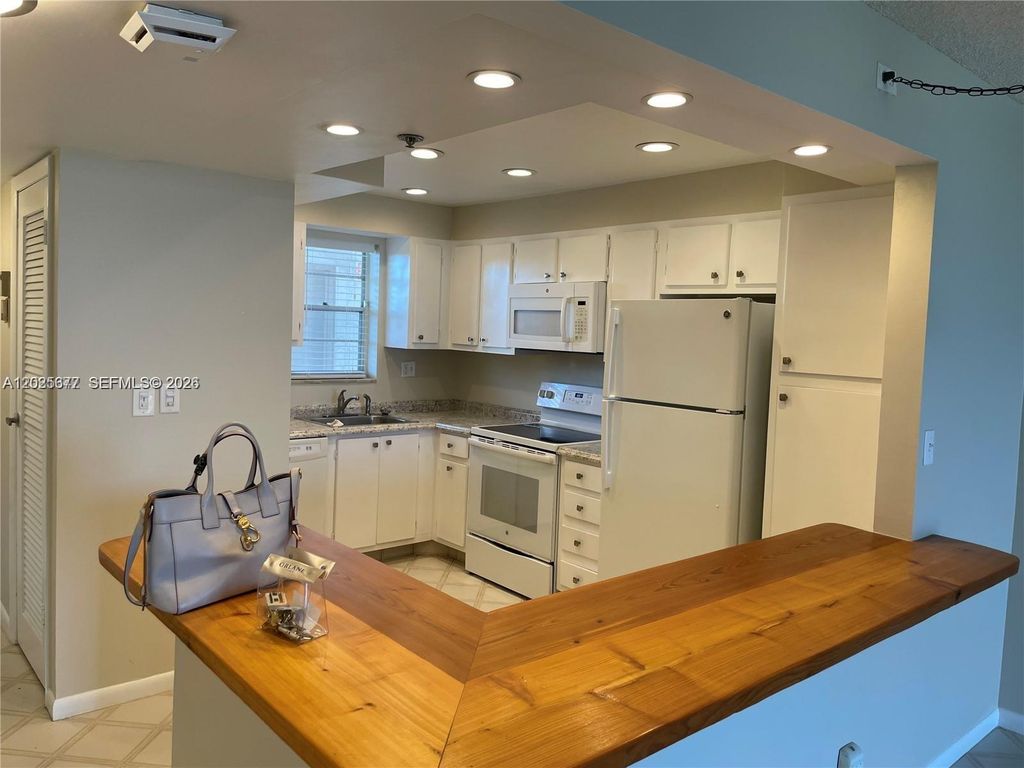3100 W Rolling Hills Cir 502, Davie, FL 33328