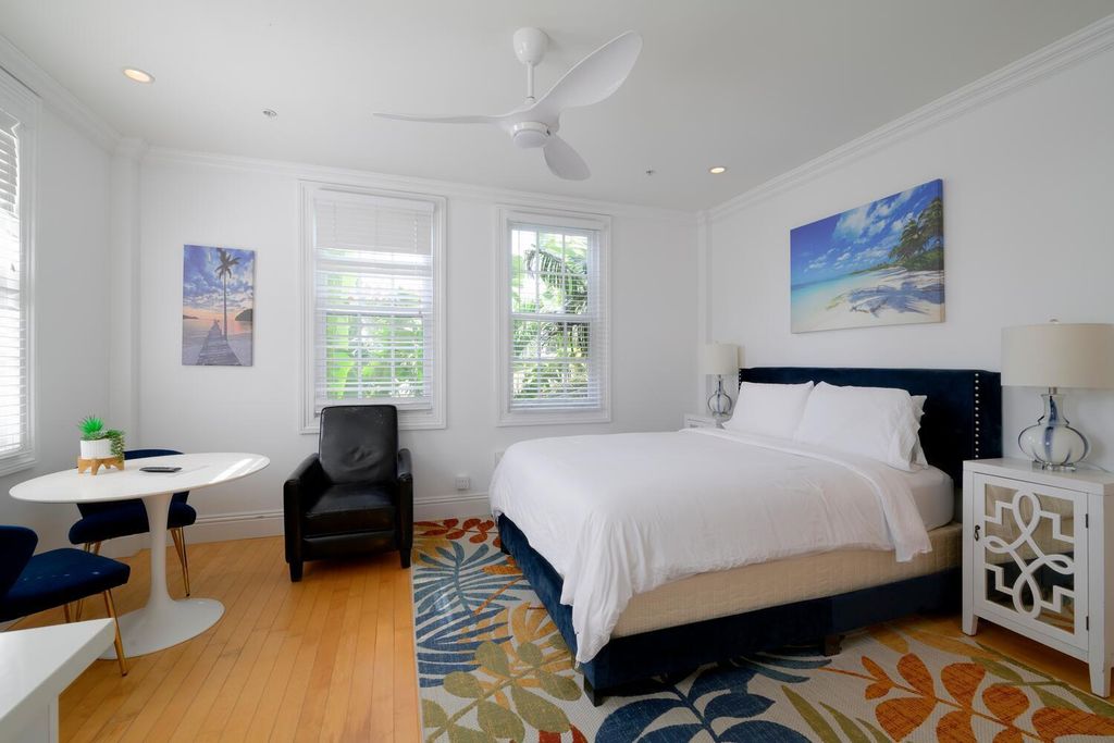 Image 2 of property listing at 235 Sunrise Avenue 3265, Palm Beach, FL 33480