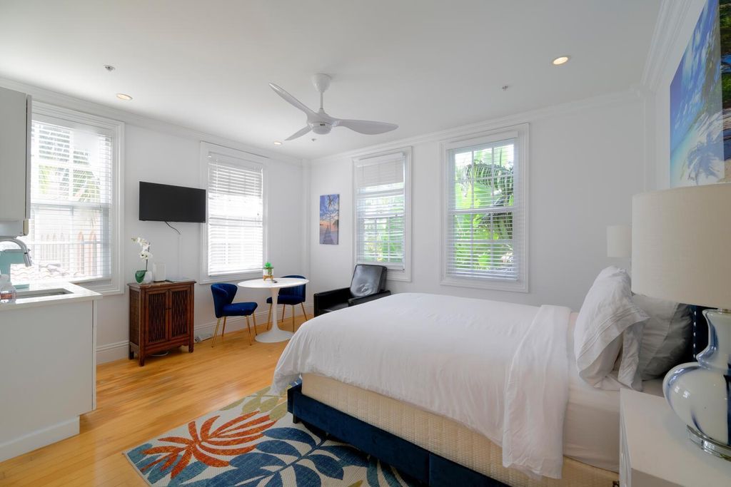Image 3 of property listing at 235 Sunrise Avenue 3265, Palm Beach, FL 33480
