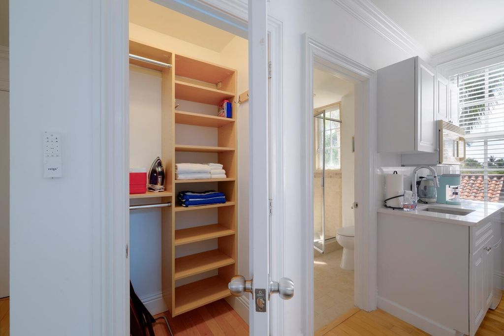 Image 4 of property listing at 235 Sunrise Avenue 3265, Palm Beach, FL 33480