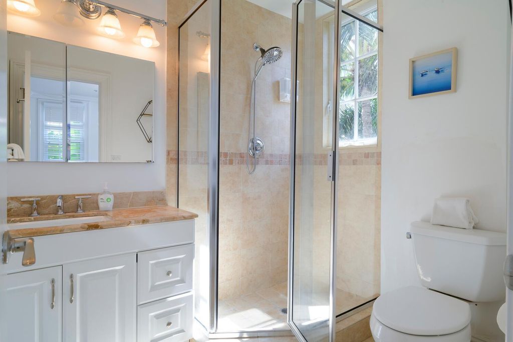 Image 5 of property listing at 235 Sunrise Avenue 3265, Palm Beach, FL 33480