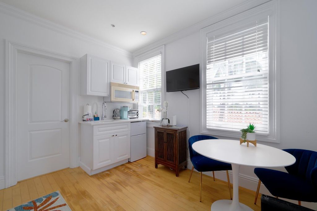 Image 6 of property listing at 235 Sunrise Avenue 3265, Palm Beach, FL 33480