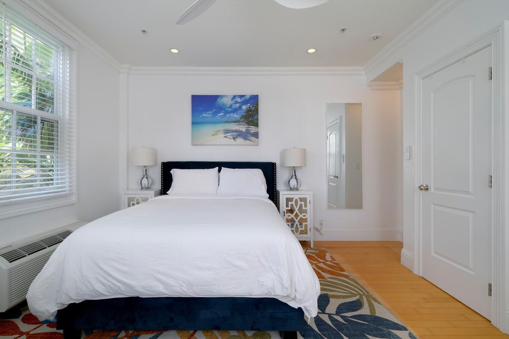 Image 8 of property listing at 235 Sunrise Avenue 3265, Palm Beach, FL 33480