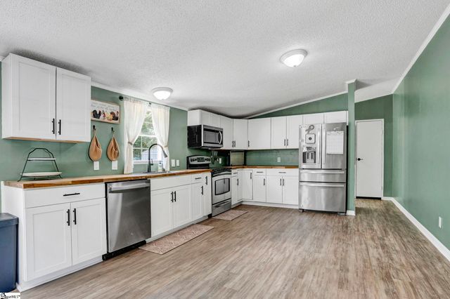 107 Floral Wood Way, Pelzer, SC 29669