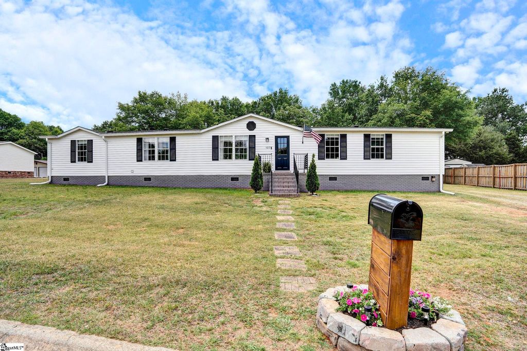 107 Floral Wood Way, Pelzer, SC 29669