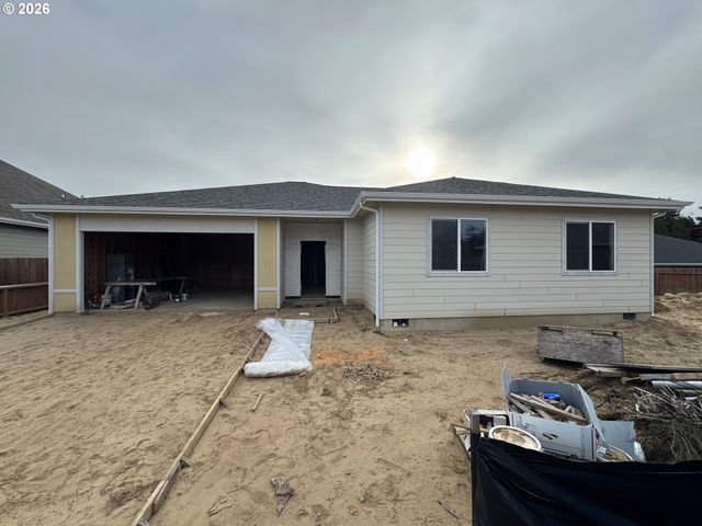 1854 Cabezon Ct, North Bend, OR 97459