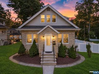 1176 Julia Street, Teaneck, NJ 07666