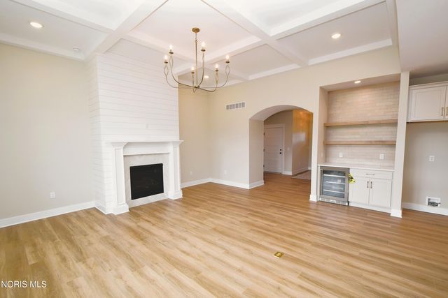 9225 Summer Song Ln, Sylvania, OH 43560