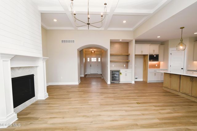 9225 Summer Song Ln, Sylvania, OH 43560