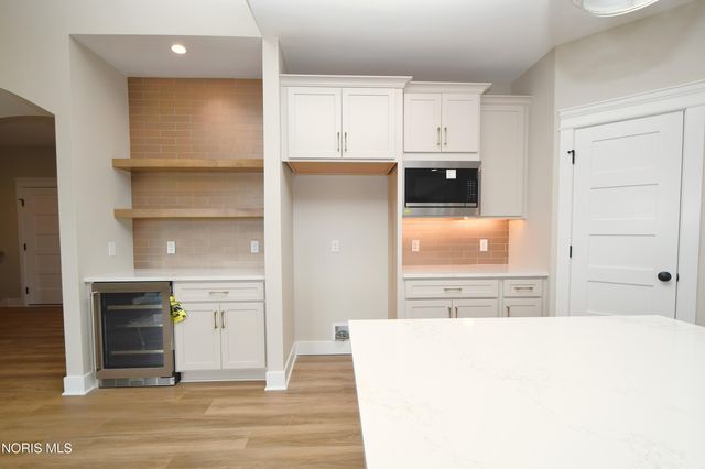 9225 Summer Song Ln, Sylvania, OH 43560