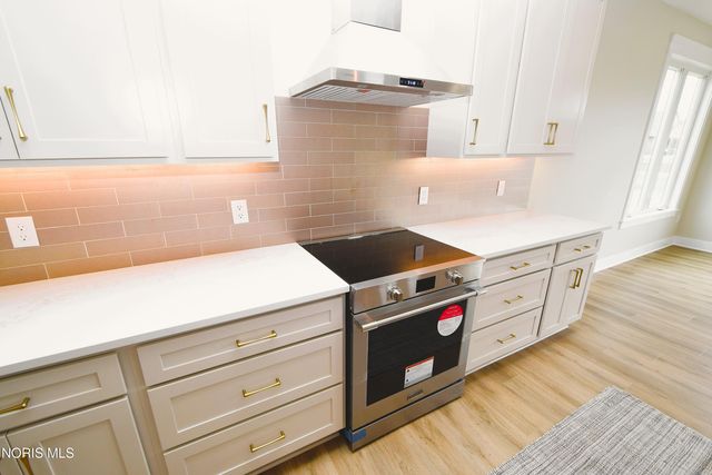 9225 Summer Song Ln, Sylvania, OH 43560