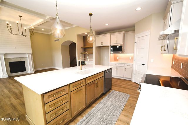 9225 Summer Song Ln, Sylvania, OH 43560