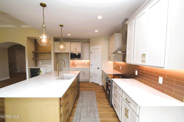 9225 Summer Song Ln, Sylvania, OH 43560