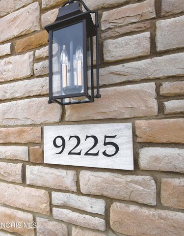 9225 Summer Song Ln, Sylvania, OH 43560