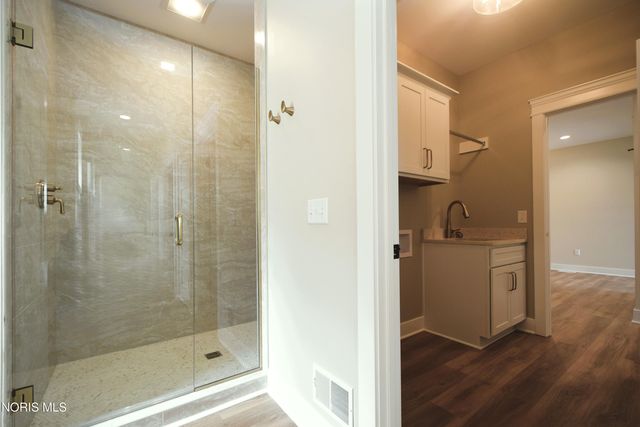 9225 Summer Song Ln, Sylvania, OH 43560