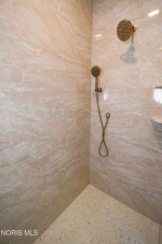 9225 Summer Song Ln, Sylvania, OH 43560