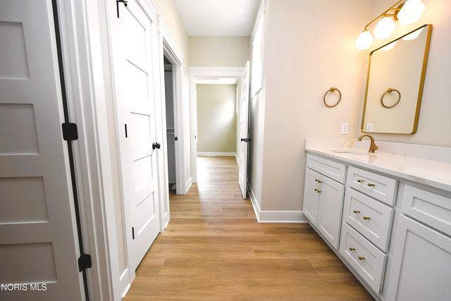 9225 Summer Song Ln, Sylvania, OH 43560