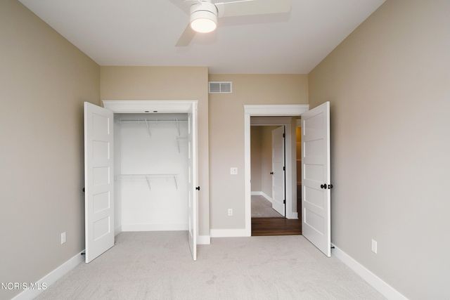 9225 Summer Song Ln, Sylvania, OH 43560