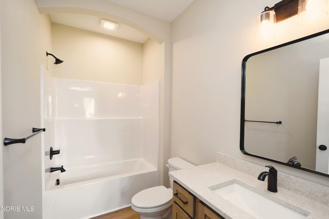 9225 Summer Song Ln, Sylvania, OH 43560