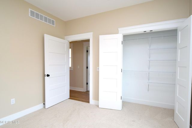 9225 Summer Song Ln, Sylvania, OH 43560