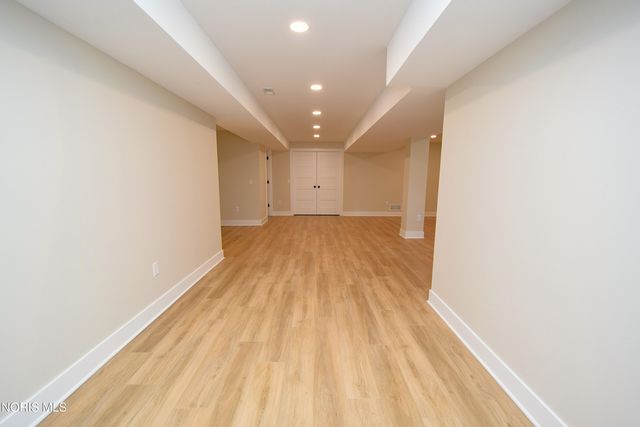 9225 Summer Song Ln, Sylvania, OH 43560