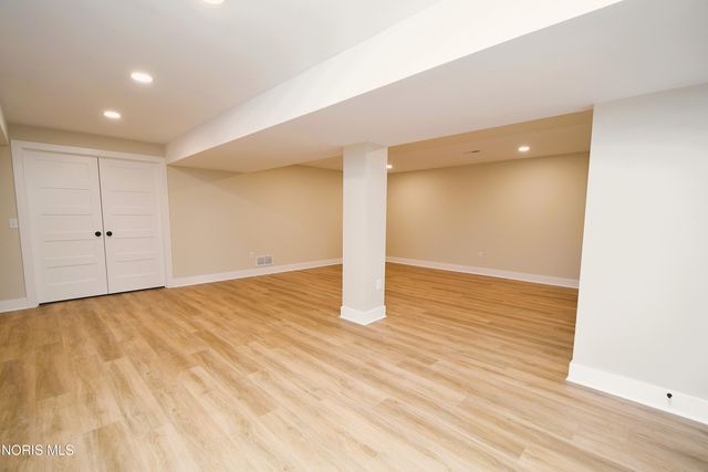 9225 Summer Song Ln, Sylvania, OH 43560