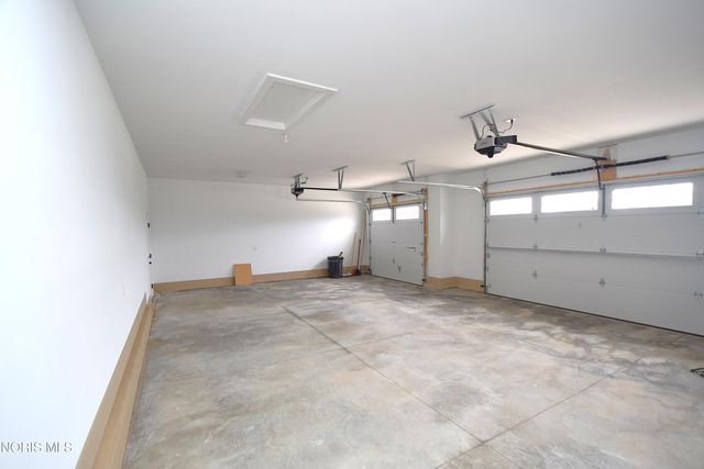 9225 Summer Song Ln, Sylvania, OH 43560