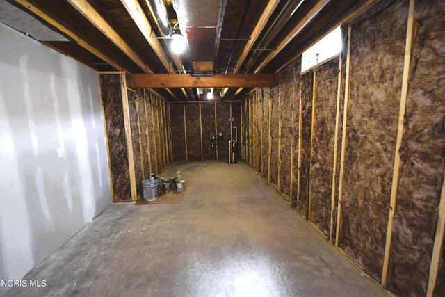 9225 Summer Song Ln, Sylvania, OH 43560