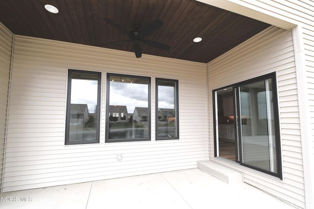 9225 Summer Song Ln, Sylvania, OH 43560