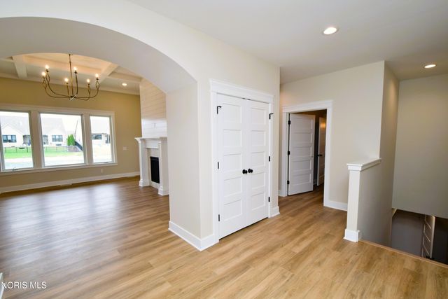 9225 Summer Song Ln, Sylvania, OH 43560