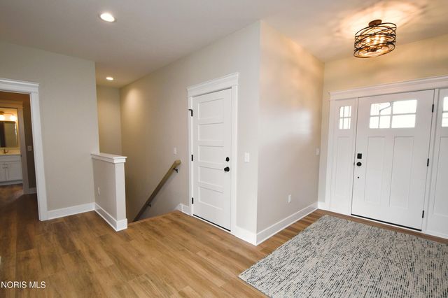 9225 Summer Song Ln, Sylvania, OH 43560