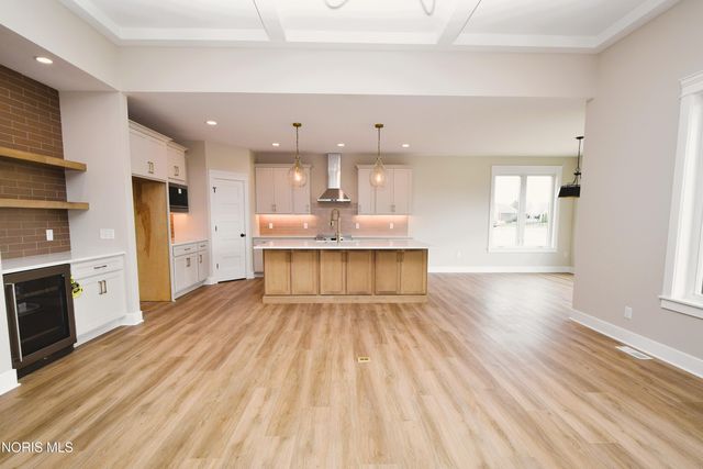 9225 Summer Song Ln, Sylvania, OH 43560