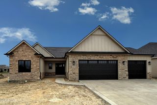 9225 Summer Song Ln, Sylvania, OH 43560